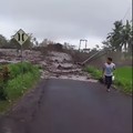 Penampakan Ngeri Banjir Lahar Dingin Lumajang, Jembatan Putus