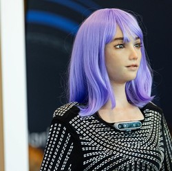 Ditanya Ambisi Jadi Raja Manusia, Jawaban Robot Bikin Waswas
