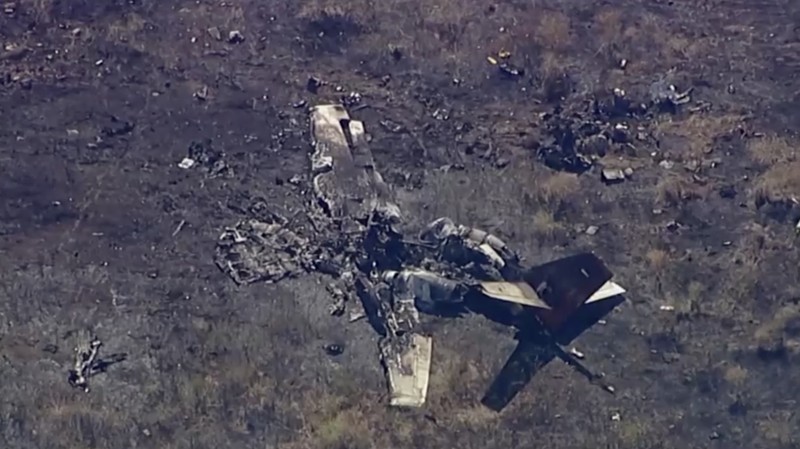 Keenam orang di dalam jet perusahaan kecil tewas ketika pesawat itu jatuh dan terbakar di lapangan dekat bandara tenggara Los Angeles pada Sabtu pagi (8 Juli), kata otoritas lokal dan federal. Keenam orang di dalam jet perusahaan kecil tewas ketika pesawat itu jatuh dan terbakar di lapangan dekat bandara tenggara Los Angeles pada Sabtu pagi (8 Juli), kata otoritas lokal dan federal. (Tangkapan Layar Video Reuters/ABC AFFILIATE KABC)