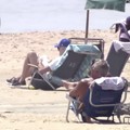 Potret Biden Leha-Leha di Pantai, Healing dari Xi Jinping