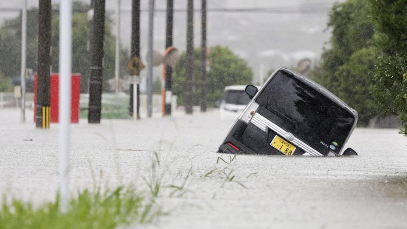 Banjir akibat hujan lebat landa Perfektur Fukuoka, Jepang, Senin (10/7/2023). Kyodo vis REUTERS