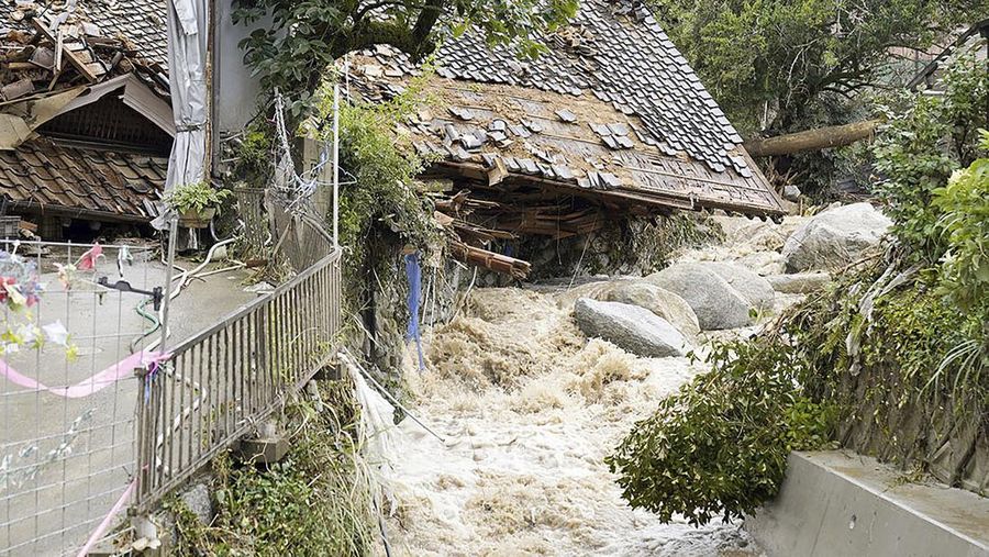 Banjir dan tanah longsor akibat hujan lebat landa Perfektur Saga, Jepang, Senin (10/7/2023). (Kyodo News via AP)