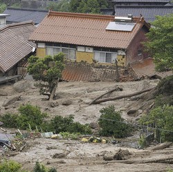 Potret Jepang Dihantam Banjir, Mobil Terendam-Rumah Hanyut