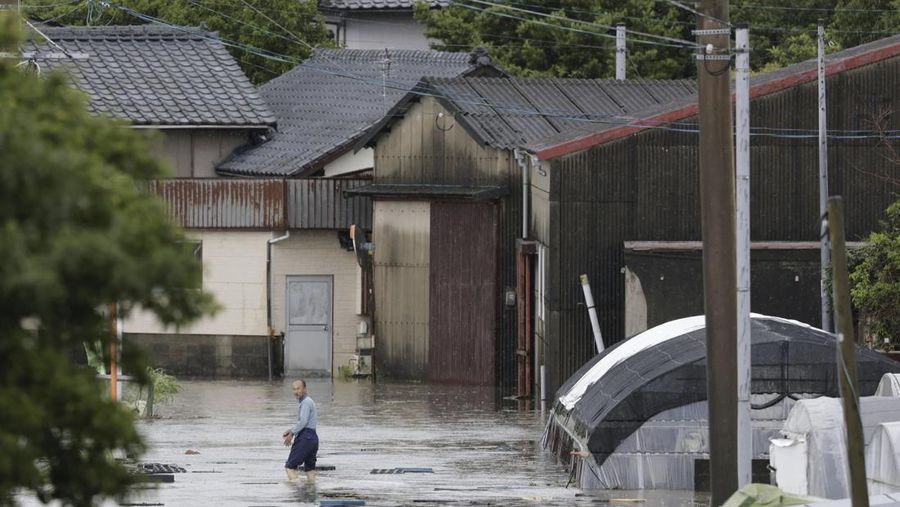 Banjir dan tanah longsor akibat hujan lebat landa Perfektur Saga, Jepang, Senin (10/7/2023). (Kyodo News via AP)