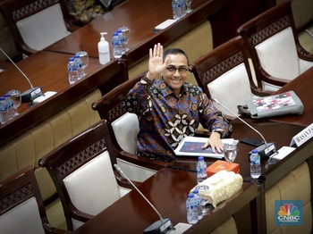 Hasan Fawzi Bos Baru OJK, Begini Nasib Kripto di RI