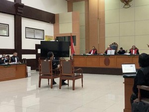 Haris Azhar-Fatia Terima Putusan Bebas, Jaksa Nyatakan Pikir-pikir