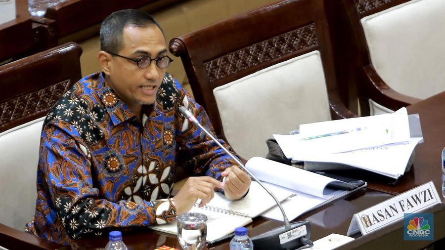 Hasan Fauzi saat fit and proper testcalon anggota Dewan Komisioner Otoritas Jasa Keuangan (DK OJK) di Gedung DPRI, Senin (10/7/2023). (վ/Muhammad Sabki)