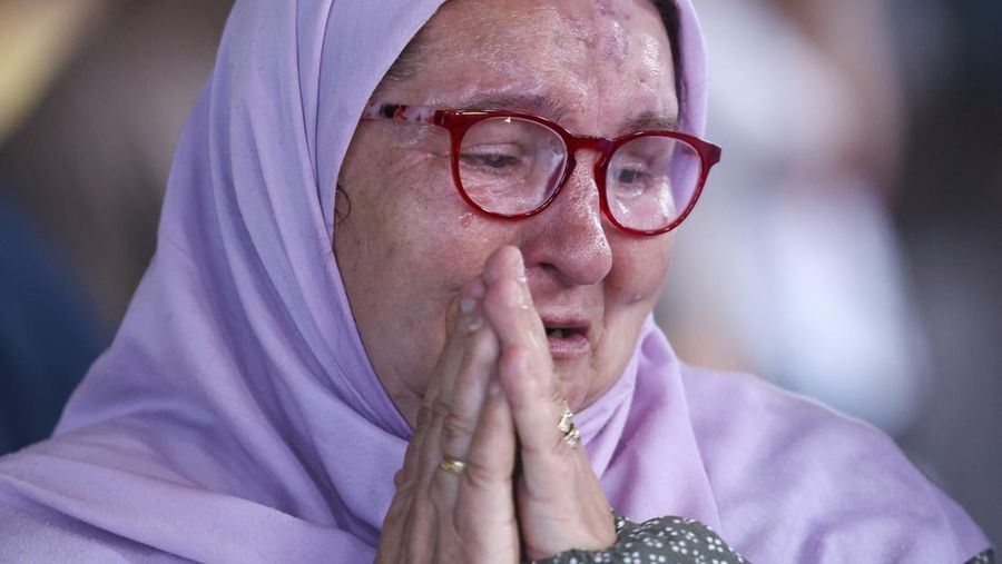 Jelang peringatan 28 tahun genosida Srebrenica 1995 di Potocari, Bosnia, Minggu (9/7/2023). (AP Photo/Armin Durgut)