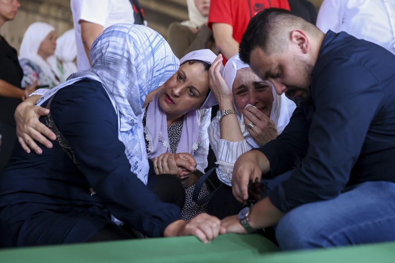 Jelang peringatan 28 tahun genosida Srebrenica 1995 di Potocari, Bosnia, Minggu (9/7/2023). Jelang peringatan 28 tahun genosida Srebrenica 1995 di Potocari, Bosnia, Minggu (9/7/2023). (AP Photo/Armin Durgut)
