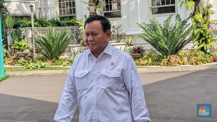 Menteri Pertahanan Prabowo Subianto dipanggil Presiden Joko Widodo ke Istana Kepresidenan, Selasa (10/7/2023). untuk memberikan laporan kepada Jokowi. (CNBC Indonesia/Emir Yanwardhana)