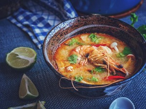 Resep Tom Yum Goong Potluck untuk Malam Tahun Baru