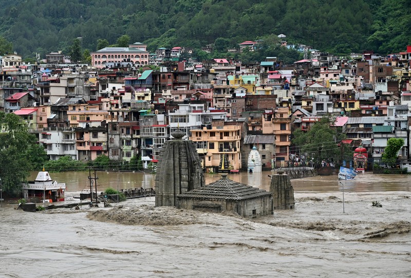 Banjir akibat hujan lebat landa Perfektur Fukuoka, Jepang, Senin (10/7/2023). Kyodo vis REUTERS Banjir akibat hujan lebat landa Perfektur Fukuoka, Jepang, Senin (10/7/2023). Kyodo vis REUTERS