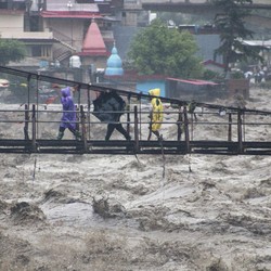 Waspada Hujan Lebat! 13 Sungai RI Miliki Aliran Tinggi Capai 3.000 Mm