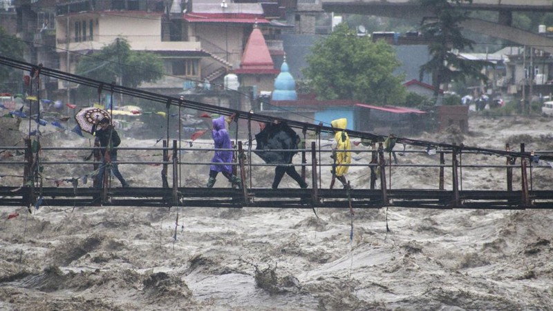 Banjir akibat hujan lebat landa Perfektur Fukuoka, Jepang, Senin (10/7/2023). Kyodo vis REUTERS