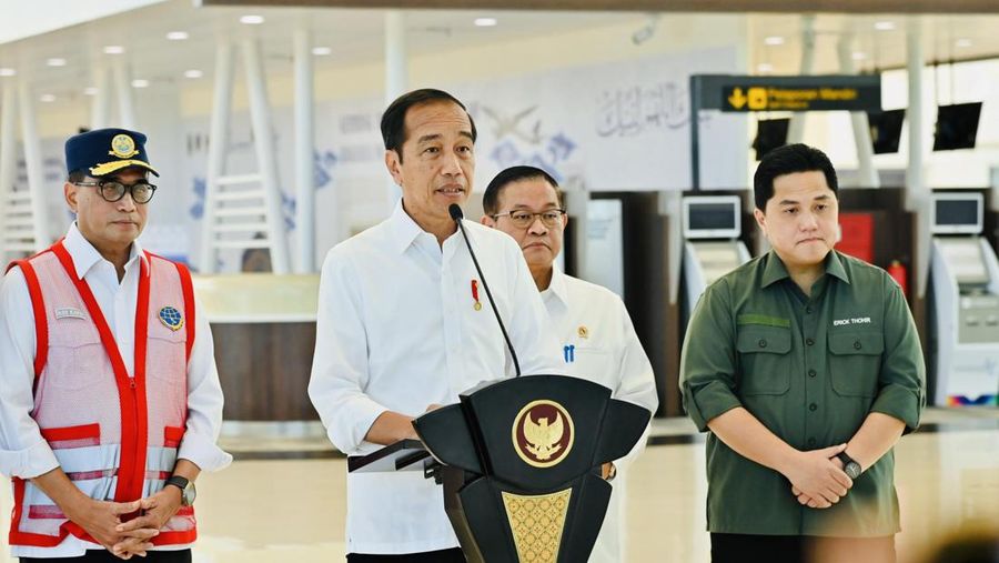 Presiden Joko Widodo meninjau kegiatan dan fasilitas Bandara Internasional Kertajati, Kabupaten Majalengka, Jawa Barat dalam kunjungan Kerja Presiden Joko Widodo, Selasa (11/7/2023). (Dok. Laily Rachev/Biro Pers Sekretariat Presiden)