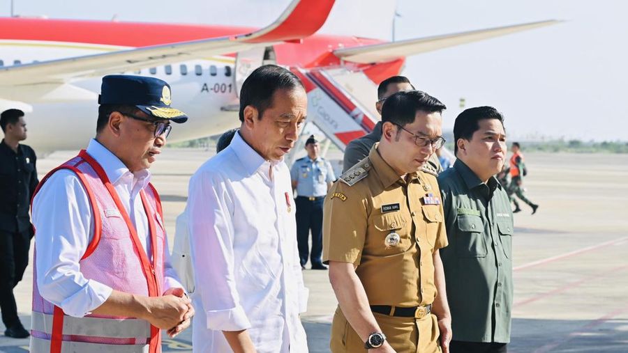 Presiden Joko Widodo tiba di Bandara Internasional Kertajati, Kabupaten Majalengka, Jawa Barat dalam kunjungan Kerja Presiden Joko Widodo, Selasa (11/7/2023). (Dok. Laily Rachev/Biro Pers Sekretariat Presiden)