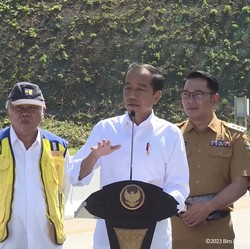 Jokowi Soal Baliho Bersama Prabowo di Daerah: Ya Gimana Ya
