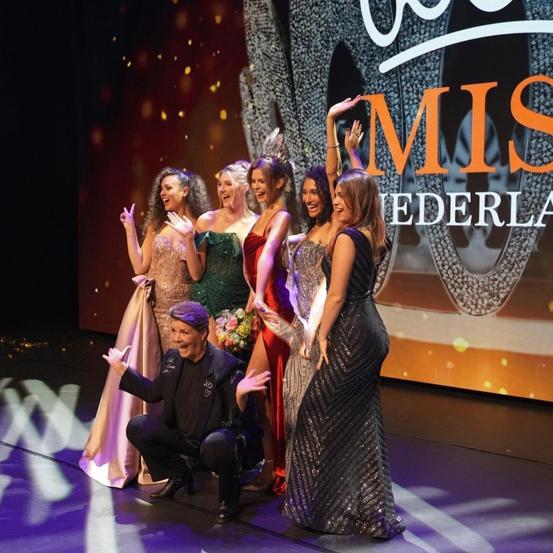 Rikkie Valerie Kollé dinobatkan sebagai Miss Netherland 2023. Kolle adalah menjadi wanita transgender pertama yang meraih gelar Miss Netherlands. Rikkie Valerie Kollé dinobatkan sebagai Miss Netherland 2023. Kolle adalah menjadi wanita transgender pertama yang meraih gelar Miss Netherlands. (Dok. missnederland.nl)