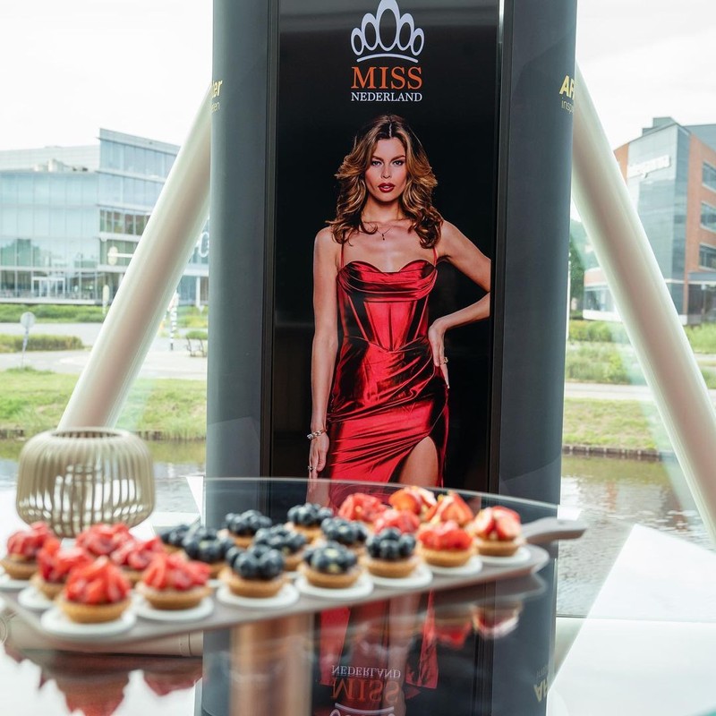 Rikkie Valerie Kollé dinobatkan sebagai Miss Netherland 2023. Kolle adalah menjadi wanita transgender pertama yang meraih gelar Miss Netherlands. Rikkie Valerie Kollé dinobatkan sebagai Miss Netherland 2023. Kolle adalah menjadi wanita transgender pertama yang meraih gelar Miss Netherlands. (Dok. missnederland.nl)