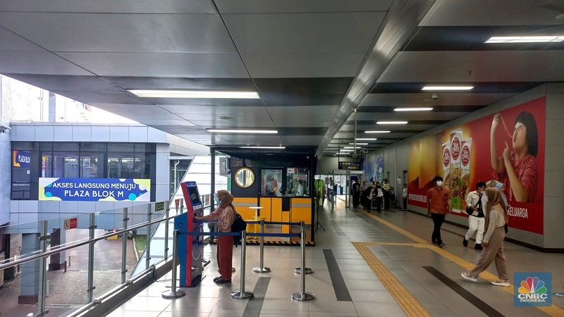 Suasana pengunjung mall di Blok M Plaza, Jakarta, Selasa (11/7/2023). (CNBC Indonesia/Muhammad Sabki) Suasana pengunjung mall di Blok M Plaza, Jakarta, Selasa (11/7/2023). (CNBC Indonesia/Muhammad Sabki)