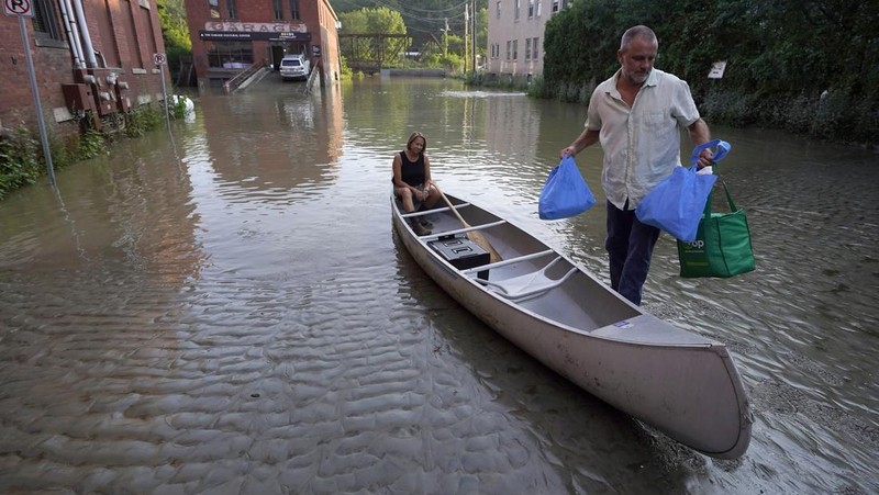 Banjir landa Richmond, Vermont, Amerika Serikat. (AP Photo/Steven Senne)