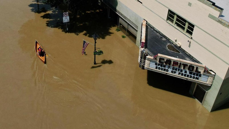 Banjir landa Richmond, Vermont, Amerika Serikat. (AP Photo/Steven Senne)