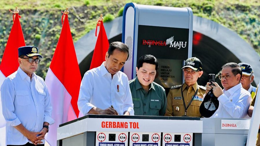 Diresmikan Presiden Jokowi, Ini Rekam Jejak WIKA pada Proyek Tol Cisumdawu
Presiden Joko Widodo (Jokowi) meresmikan Jalan Tol Cileunyi - Sumedang - Dawuan
(Cisumdawu), Jawa Barat, pada Selasa (11/7). (Dok. BPMI Setpres)