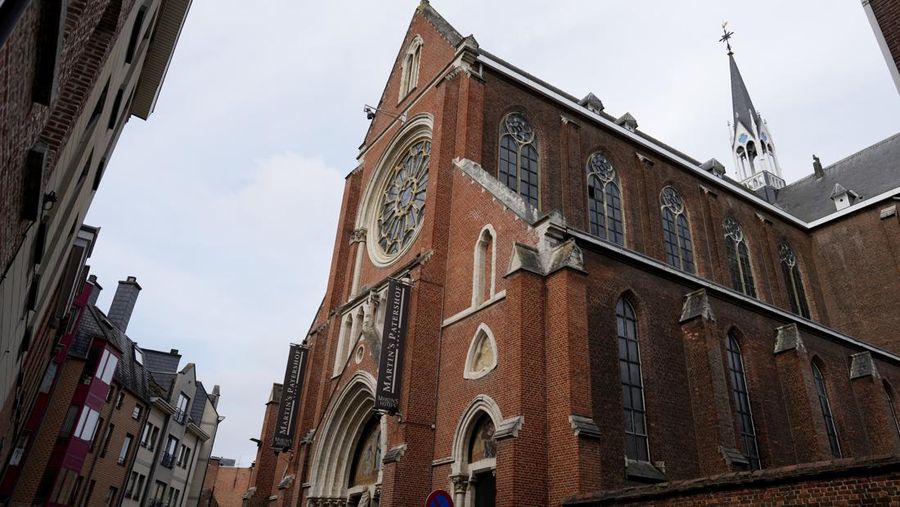 Eksterior hotel Martin's Patershof di pusat Mechelen, Belgia, Senin, 19 Juni 2023. Di seluruh Eropa, benua yang memelihara Kekristenan selama hampir dua milenium, banyak gereja, konvensi, biara, dan kapel berdiri kosong sebagai iman dan gereja kehadiran telah berkurang selama setengah abad terakhir. (AP Photo/Virginia Mayo)