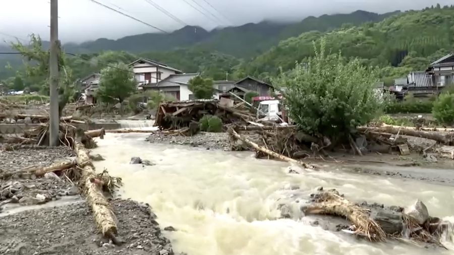 Foto yang diambil dari helikopter menunjukkan operasi pencarian dan penyelamatan berlanjut di lokasi tanah longsor setelah hujan lebat di Karatsu, Prefektur Saga, Jepang dalam foto yang diambil oleh Kyodo pada 11 Juli 2023. (Mandatory credit Kyodo/via REUTERS)