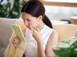 7 Benda di Rumah yang Tak Disangka Bisa Bikin Wajah Jerawatan 7 Benda di Rumah yang Tak Disangka Bisa Bikin Wajah Jerawatan