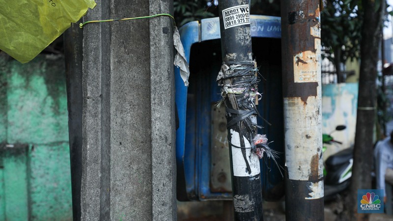 Kondisi telepon umum yang sudah tidak terpakai di kawasan Jakarta, Rabu (12/7/2023). Kondisi telepon umum yang sudah tidak terpakai di kawasan Jakarta, Rabu (12/7/2023). (CNBC Indonesia/Tri Susilo)