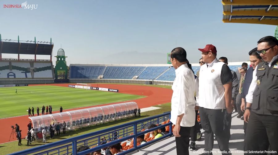 Presiden Jokowi Tinjau Stadion Si Jalak Harupat dan Seleksi Timnas U-17, Bandung, (12/7/2023). (Tangkapan Layar Yotuube Sekreteriat Presiden)