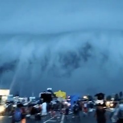 Muncul Awan 'Tsunami' di RI, Lebih Bahaya dari Gempa Megathrust?