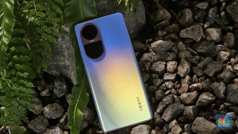 Kehadiran seri Oppo Reno10 5G di Indonesia semakin dekat. Setelah terlihat muncul di situs resmi Kementerian Perindustrian (Kemenperin), kini wujud HP ini mulai terlihat. (CNBC Indonesia/Intan Rakhmayanti Dewi)