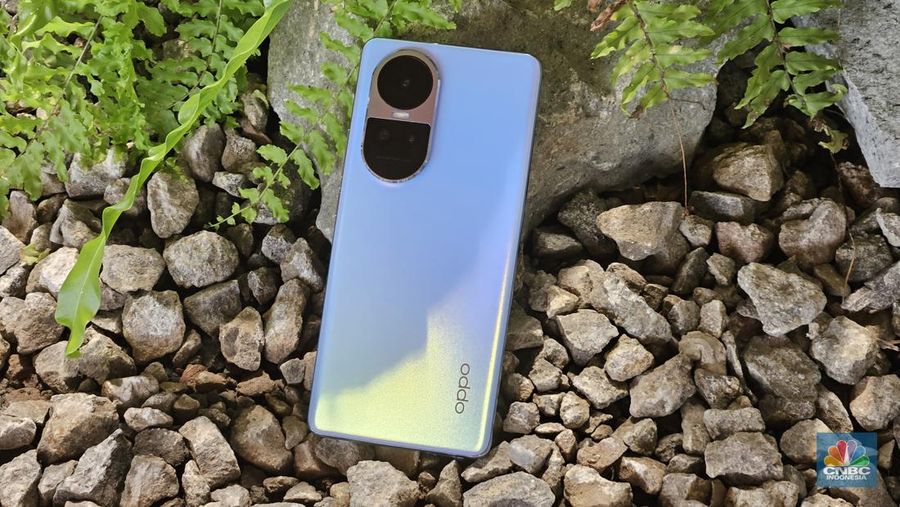 Kehadiran seri Oppo Reno10 5G di Indonesia semakin dekat. Setelah terlihat muncul di situs resmi Kementerian Perindustrian (Kemenperin), kini wujud HP ini mulai terlihat. (CNBC Indonesia/Intan Rakhmayanti Dewi)