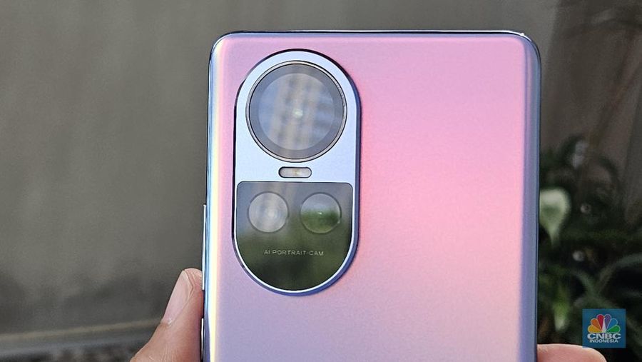 Kehadiran seri Oppo Reno10 5G di Indonesia semakin dekat. Setelah terlihat muncul di situs resmi Kementerian Perindustrian (Kemenperin), kini wujud HP ini mulai terlihat. (CNBC Indonesia/Intan Rakhmayanti Dewi)