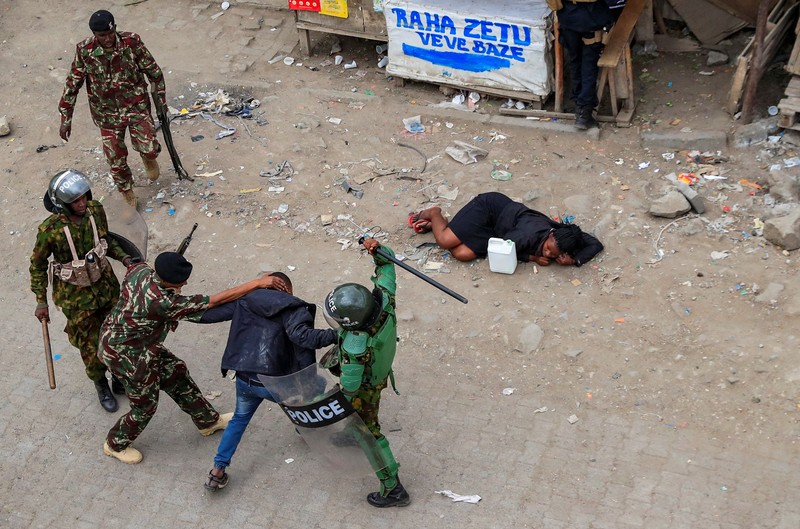 Ricuh saat demo menolak UU Keuangan di Kenya, Rabu (12/7/2023). (REUTERS/Thomas Mukoya) Ricuh saat demo menolak UU Keuangan di Kenya, Rabu (12/7/2023). (REUTERS/Thomas Mukoya)