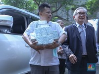 Intip Penampakan Gunungan Uang Rp27 Miliar Duit Korupsi BTS