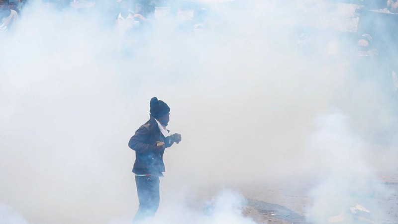 Ricuh saat demo menolak UU Keuangan di Kenya, Rabu (12/7/2023). (REUTERS/Thomas Mukoya)