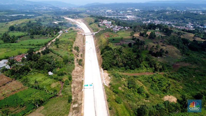 Suasana Jalan Tol Bogor-Ciawi-Sukabumi (Bocimi), Jawa Barat, Kamis, (13/7). Suasana Jalan Tol Bogor-Ciawi-Sukabumi (Bocimi), Jawa Barat, Kamis, (13/7). Pembangunan Jalan Tol Bogor-Ciawi-Sukabumi (Bocimi), ditargetkan sampai Cibadak pada awal Agustus 2023. (CNBC Indonesia/Muhammad Sabki)