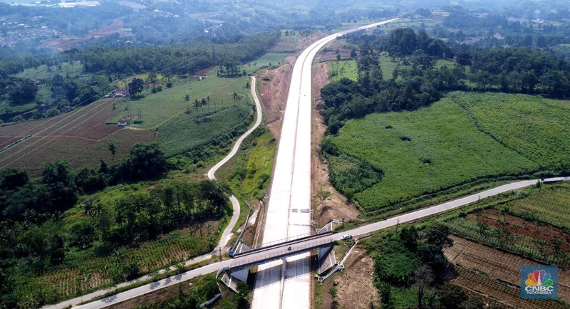 Suasana Jalan Tol Bogor-Ciawi-Sukabumi (Bocimi), Jawa Barat, Kamis, (13/7). Suasana Jalan Tol Bogor-Ciawi-Sukabumi (Bocimi), Jawa Barat, Kamis, (13/7). Pembangunan Jalan Tol Bogor-Ciawi-Sukabumi (Bocimi), ditargetkan sampai Cibadak pada awal Agustus 2023. (CNBC Indonesia/Muhammad Sabki)