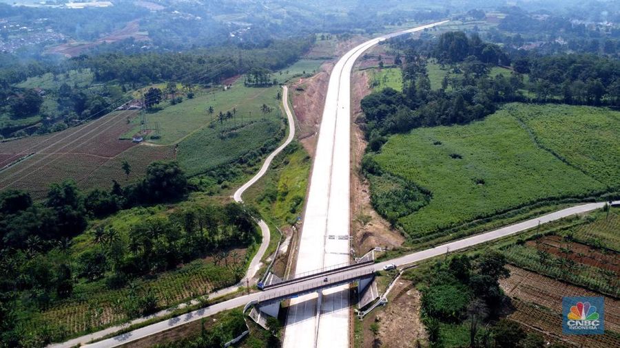 Suasana Jalan Tol Bogor-Ciawi-Sukabumi (Bocimi), Jawa Barat, Kamis, (13/7). Pembangunan Jalan Tol Bogor-Ciawi-Sukabumi (Bocimi), ditargetkan sampai Cibadak pada awal Agustus 2023. (CNBC Indonesia/Muhammad Sabki)