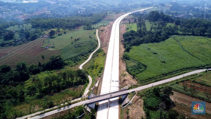 Suasana Jalan Tol Bogor-Ciawi-Sukabumi (Bocimi), Jawa Barat, Kamis, (13/7). Pembangunan Jalan Tol Bogor-Ciawi-Sukabumi (Bocimi), ditargetkan sampai Cibadak pada awal Agustus 2023. (CNBC Indonesia/Muhammad Sabki)