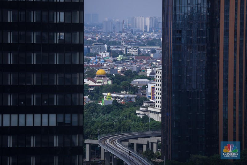 Warga beraktifitas di kawasan permukiman padat penduduk di Jakarta Barat, Rabu (12/7/2023). (CNBC Indonesia/Tri Susilo) Warga beraktifitas di kawasan permukiman padat penduduk di Jakarta Barat, Rabu (12/7/2023). (CNBC Indonesia/Tri Susilo)