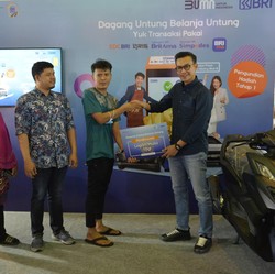 BRI Bagi Hadiah Undian Promo di Pasar Tanah Abang Blok B