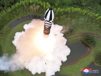 Korut Uji Coba Rudal Balistik Hwasong-18, Ini Penampakannya!