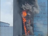 Gedung K-Link Jakarta Terbakar, 4 Mobil Damkar Diturunkan