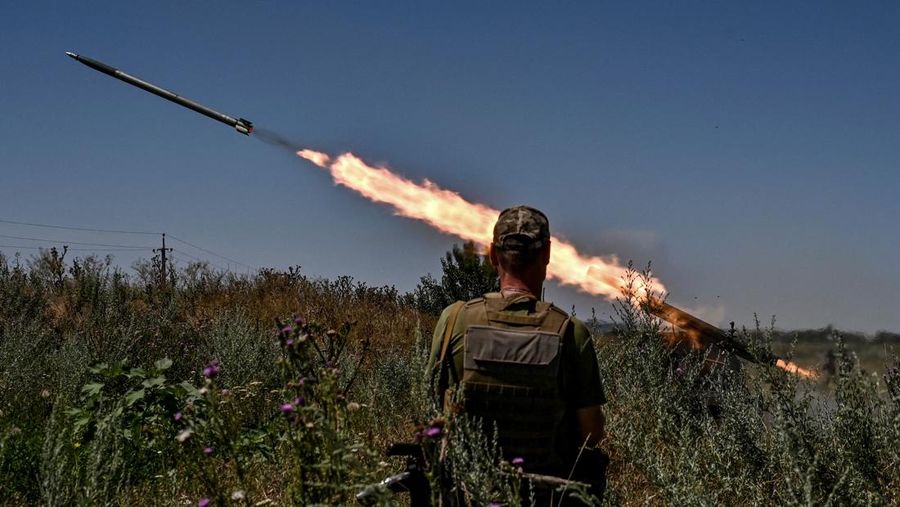 Ukrainian servicemen fire a Partyzan small multiple rocket launch system toward Russian troops near a front line, amid Russia's attack on Ukraine, in Zaporizhzhia region, Ukraine July 13, 2023. REUTERS/Stringer     TPX IMAGES OF THE DAY