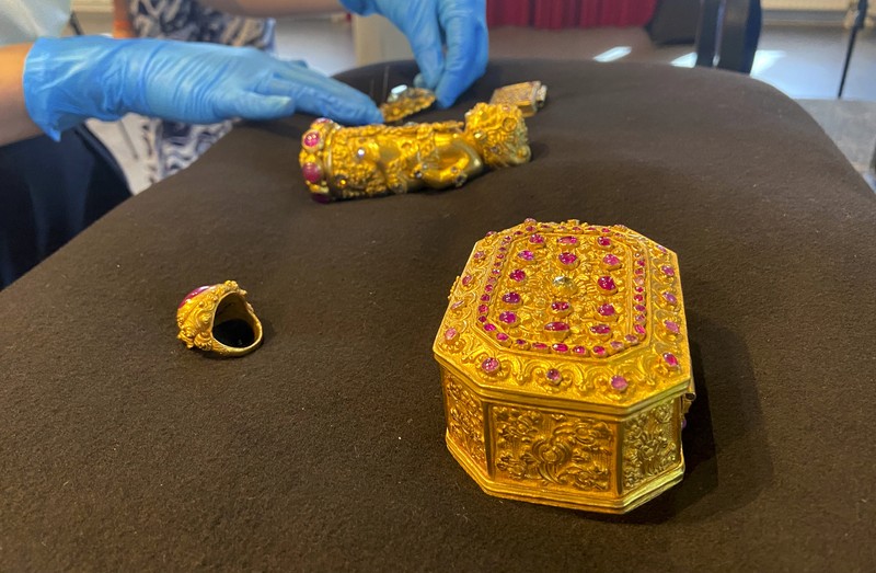 Artefak budaya diserahkan kembali ke Indonesia dalam upacara di Leiden, Belanda, Senin, 10 Juli 2023. Belanda dan Indonesia pada Senin memuji pengembalian ratusan artefak budaya yang diambil, terkadang dengan paksa, selama masa kolonial sebagai langkah besar. maju dalam upaya restitusi di seluruh dunia. (AP Photo/Aleksandar Furtula)