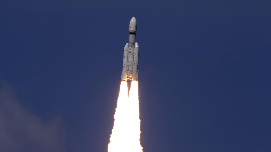 Dalam foto yang dirilis oleh Organisasi Penelitian Luar Angkasa India (ISRO), pesawat ruang angkasa India Chandrayaan-3, kata untuk 